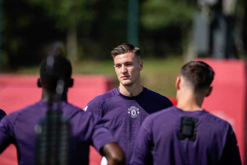 Manchester United's Benjamin Sesko Details Positional Changes