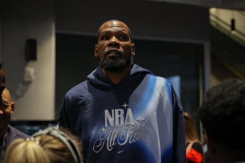 Streamer Neon Claims Kevin Durant Denies Burner Allegations