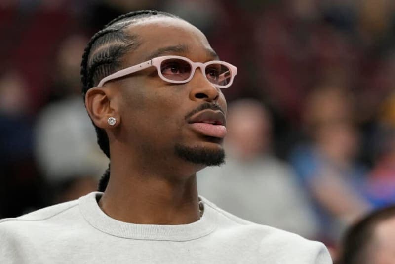 NBA fans can’t stop laughing at Shai Gilgeous-Alexander’s unique outfit vs. the Knicks