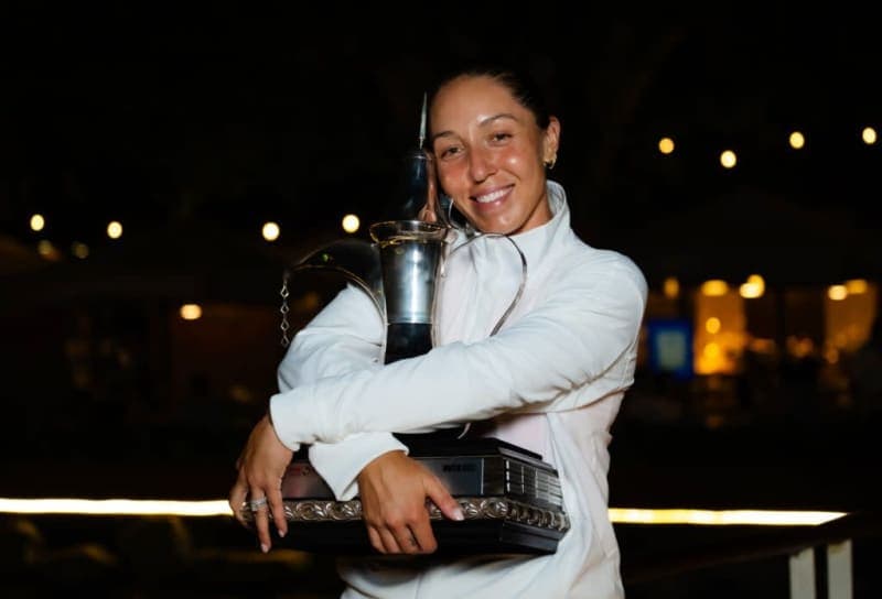 Dubai trophy ceremony sparks backlash after Jessica Pegula victory