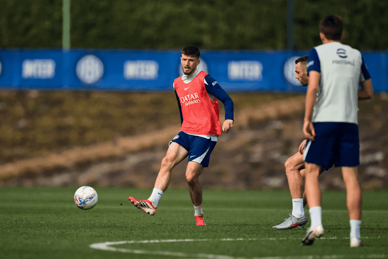Nerazzurri straight back to work: pictures from training