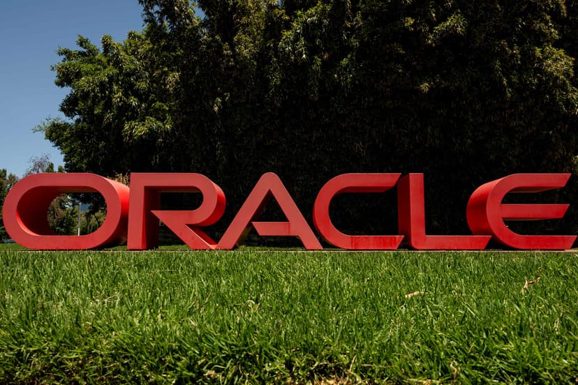 Oracle Boosts Outlook Amid AI Demand, Stock Surges