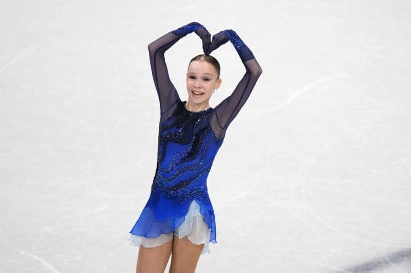 Crowd Boosts Israeli Figure Skater Mariia Seniuk to Olympic Final