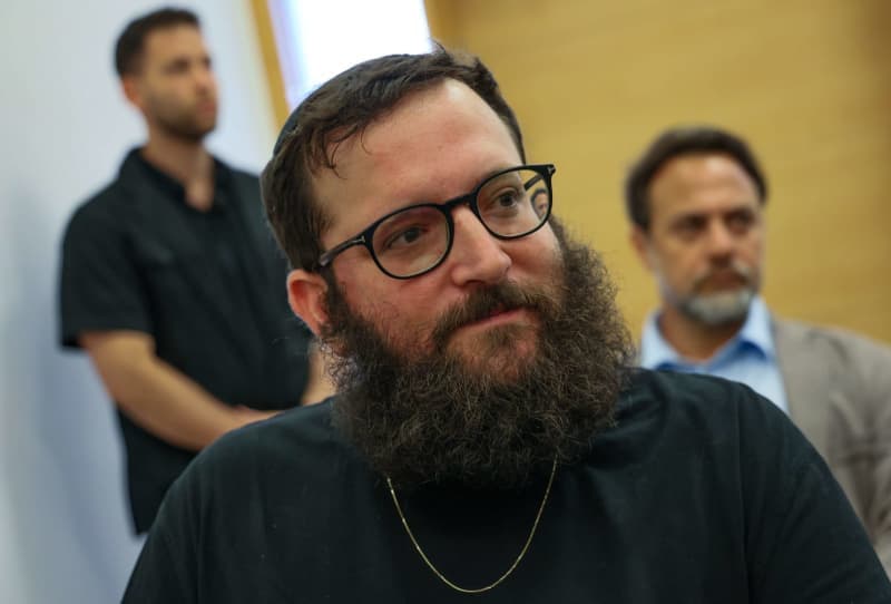 Court reinstates contact ban between Netanyahu, Urich amid obstruction probe