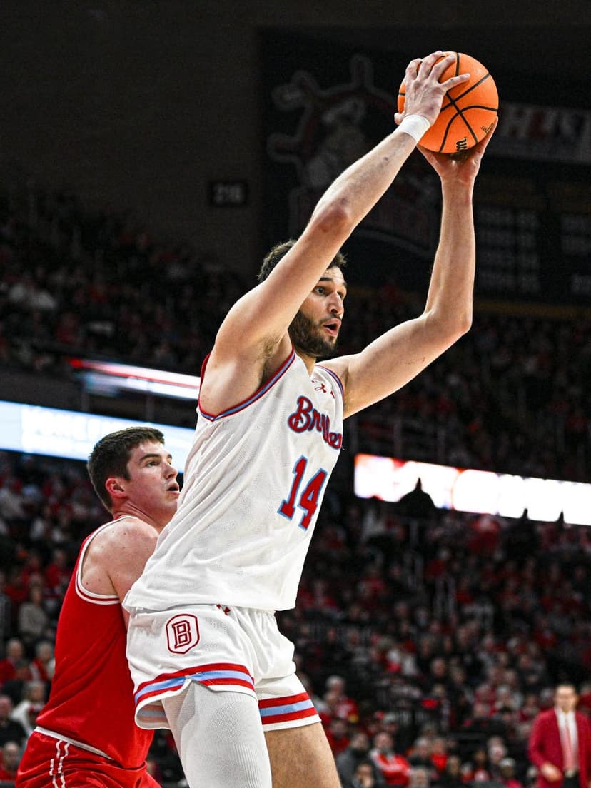 Bradley Braves Defeat Illinois State with 7-foot-1 Center