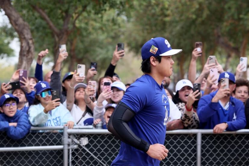 Dodgers Stars, Including Shohei Ohtani, Work Out at Spring Training