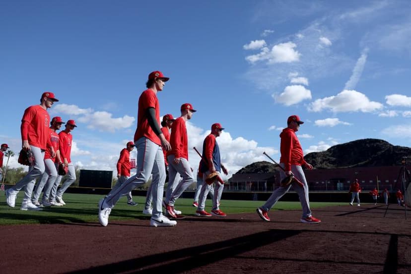 Angels Begin Spring Training Workouts in Arizona