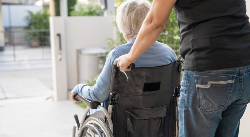 Woman quit her job to care for her sick mother and is now working 4-day weeks at age 72 to make ends meet