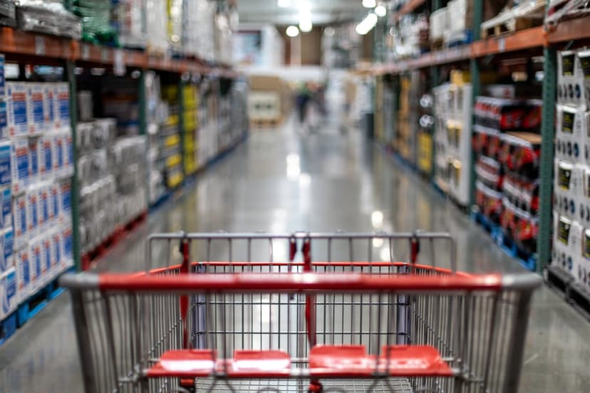 Costco Stock Nears $1,000, Analysts Debate Buy Opportunity