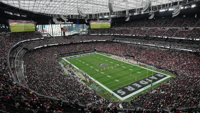 Tom Brady's Raiders Sign Reported Patriots Free-Agent Target