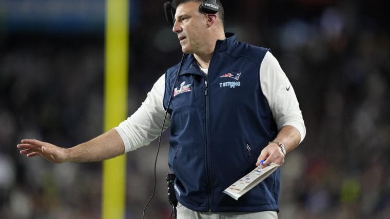 Top Patriots Insider Forecasts Big-Time Trade, Downplays Free Agency