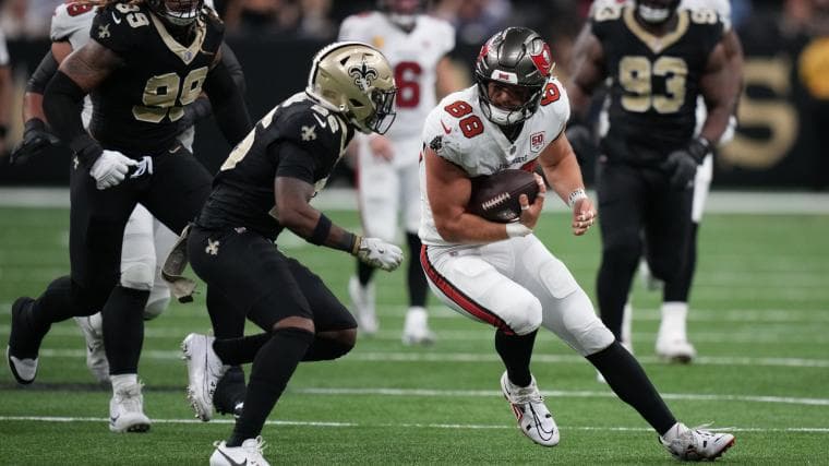 Patriots Urged To Sign Buccaneers Weapon Not Named Mike Evans