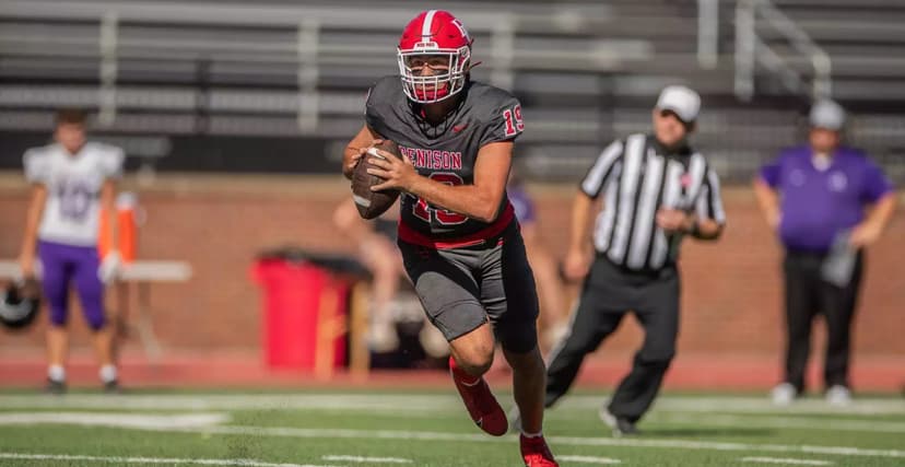 Productive Division III quarterback enters the transfer portal