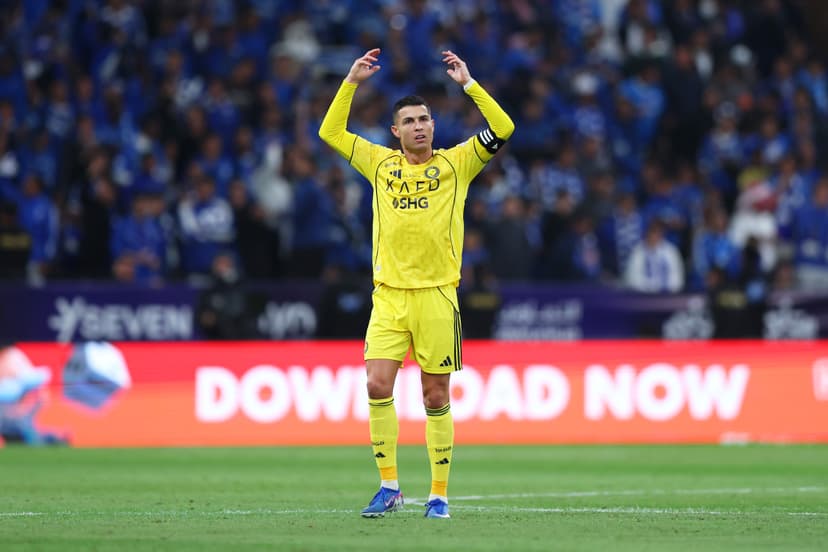 🔝 Even Messi takes his hat off: Ronaldo makes football history