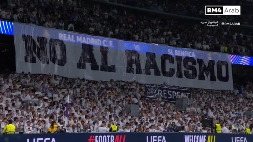 Real fans display banner after Vini Jr's complaint 👇🏽