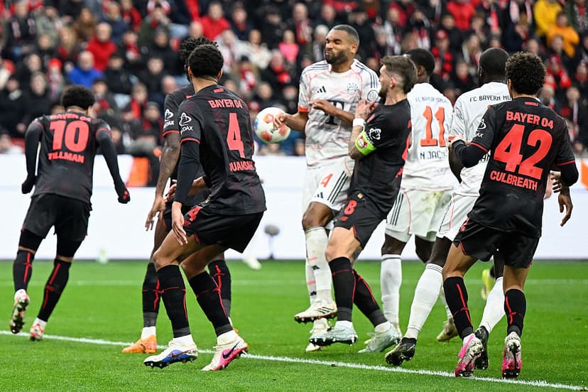 📸 No goal against his old club, Bayern star denied by elbow decision