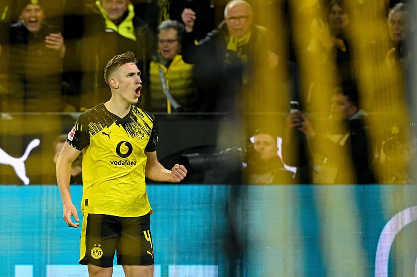 😰 BVB star narrowly escapes red card for celebration?