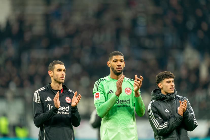 🚨 Injured after just 18 seconds: SGE player forced off early