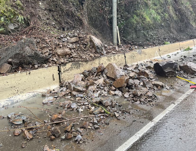 Rocks fall on I-5 in South Portland, snarling afternoon traffic