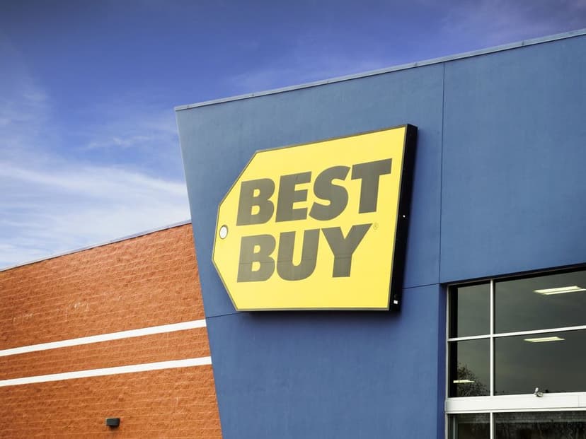 Best Buy Exceeds Earnings Expectations, Leads S&P 500 Gains