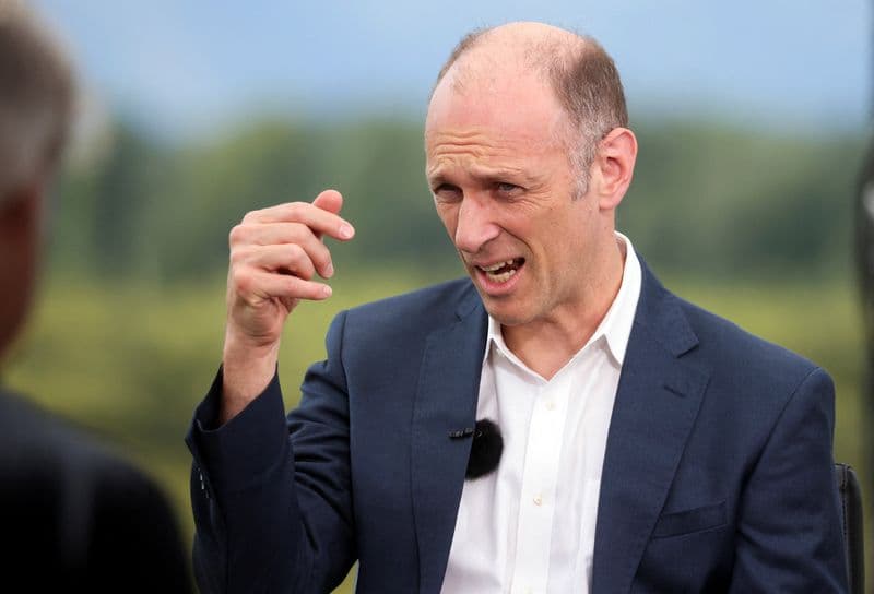 Fed's Goolsbee Suggests Multiple Rate Cuts Possible in 2024