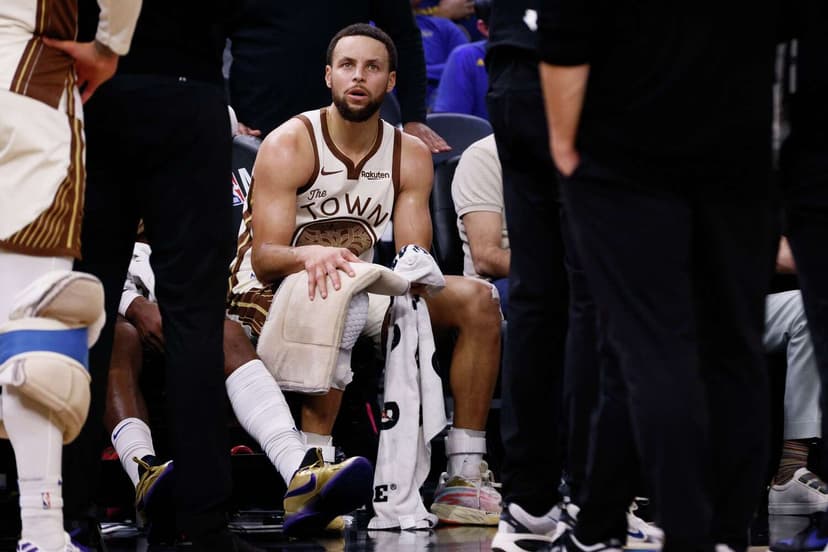 Stephen Curry Frustrated by Lingering Knee Injury Timeline