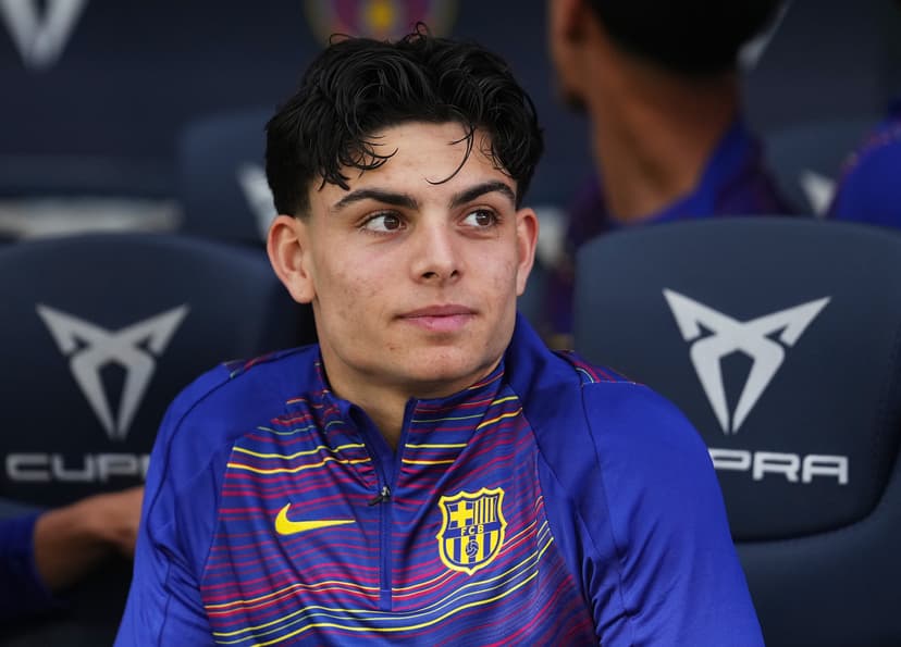 Hansi Flick takes a check on Xavi Espart and Patricio Pacifico after Barcelona lose Alejandro Balde and Jules Kounde to injury