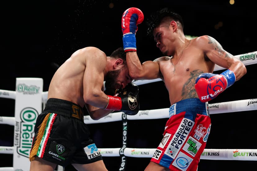 Emanuel Navarrete dominates Eduardo “Sugar” Nunez to unify two belts