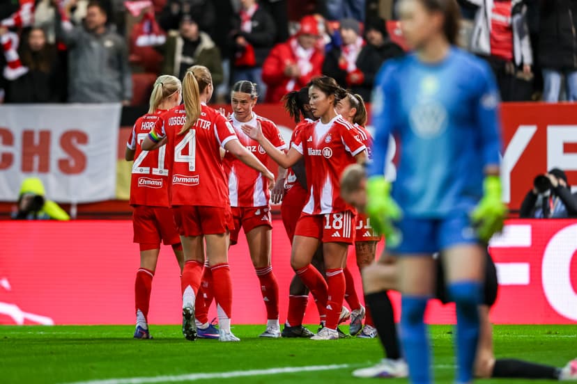 Bayern Munich Women's Team Dominates VfL Wolfsburg in Bundesliga Match