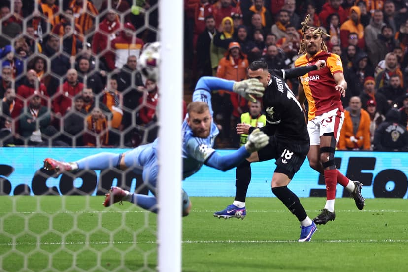 Sacha Boey Scores First Champions League Goal for Bayern Munich