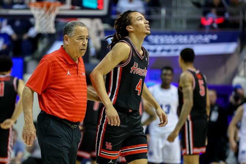 Houston Men’s Basketball Expert Previews Arizona Game, Makes Prediction