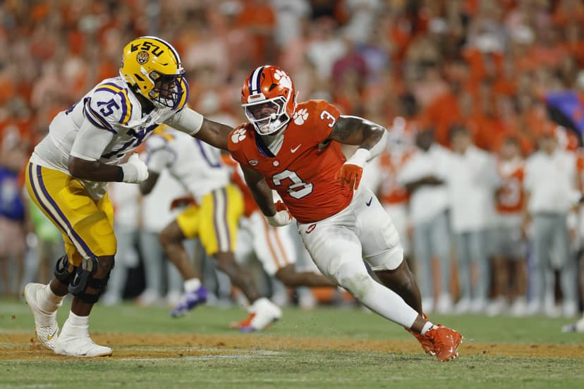 Lions' 2026 Mock Draft Sees Surprising EDGE Pick