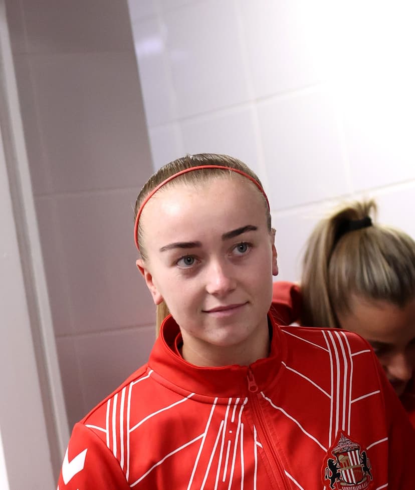 Lasses Spotlight: A Powerhouse Performance From Jessica Brown!