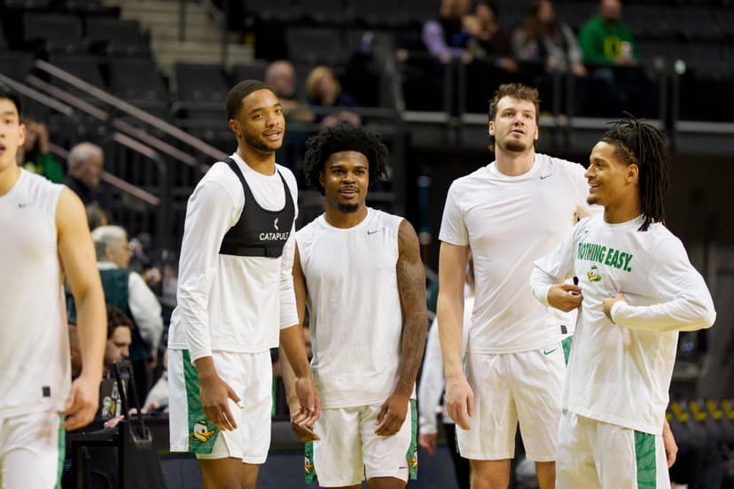 Minnesota Leads Oregon at Halftime in Big Ten Basketball Game