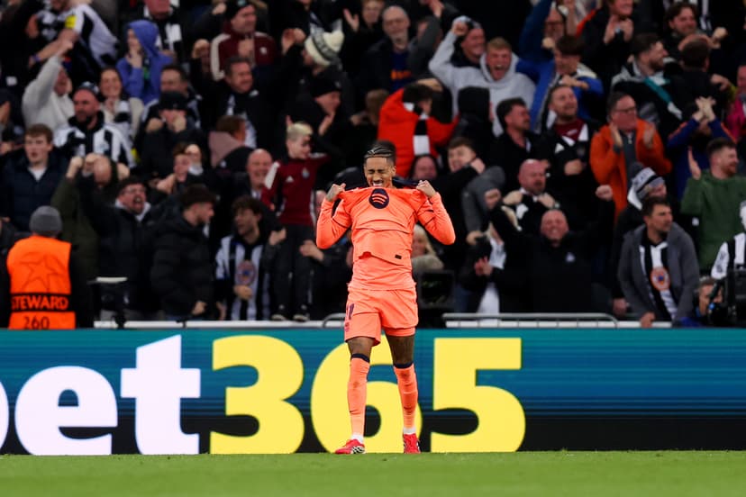 Angry Raphinha rips his shirt apart in frustration after Barcelona’s draw with Newcastle
