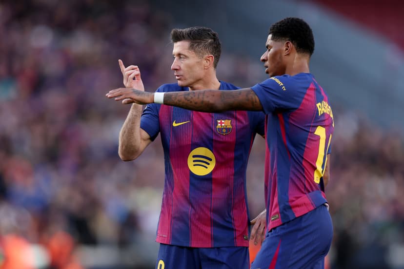 ‘He has everything’ – Robert Lewandowski tells Barcelona how to get the best out of Marcus Rashford