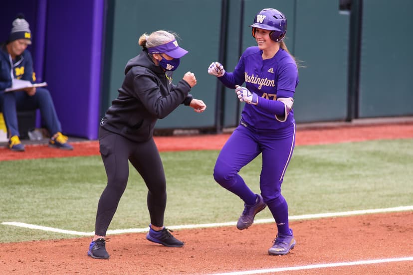 UW Softball Weekly Roundup: Charging Through San Diego