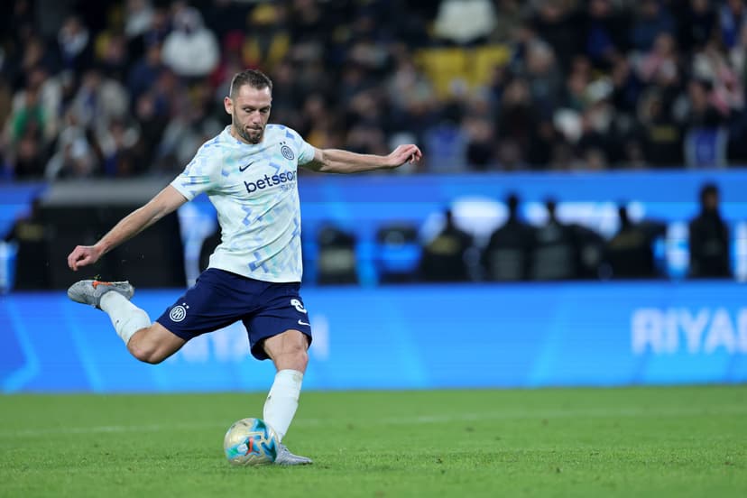 Dutch Managers Issues FIFA World Cup Warning To Inter Milan Center-Back: “He Doesn’t Play Much”