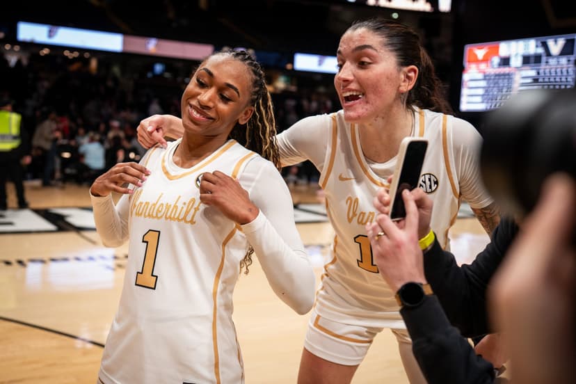 New Women's College Basketball Rankings See Two New Teams in Top 25