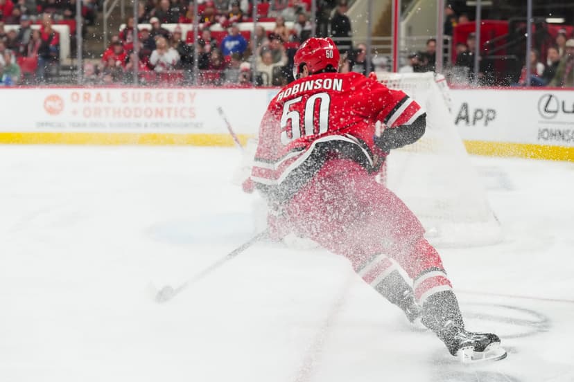 Hurricanes' Robinson Likely to Play Against Lightning Despite Injury
