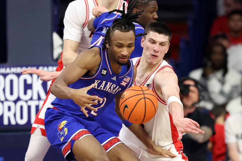No. 2 Arizona gets even with No. 14 Kansas, handing KU a Big 12 defeat