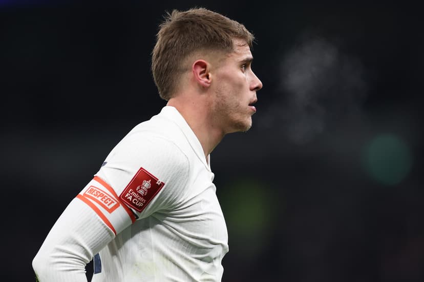 Manchester United Are Locked In A Three-Way Battle For This Tottenham Defender: Decent Option For Carrick?