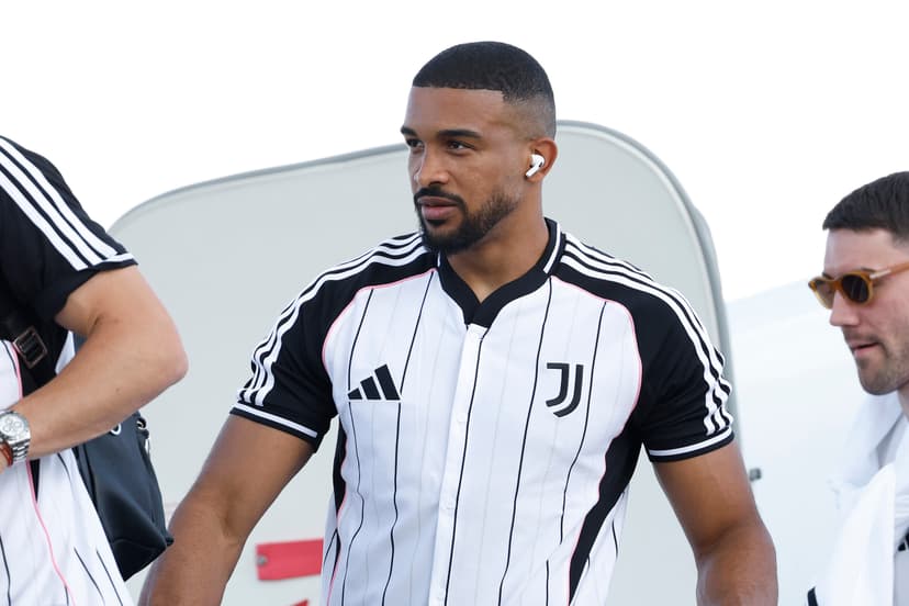 Chelsea and Liverpool Rival for Juventus Defender Gleison Bremer