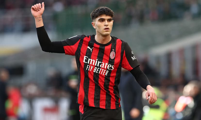 AC Milan Addresses Future of Youngsters Davide Bartesaghi and Pervis Estupinan