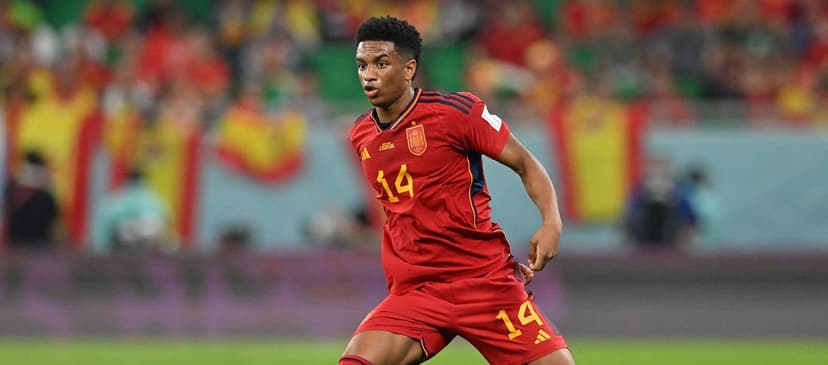 Manchester United Enters Race for Barcelona Star Alejandro Balde