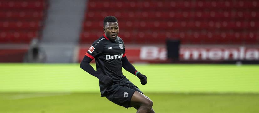 Manchester United Pursues Bayer Leverkusen Defender Edmond Tapsoba