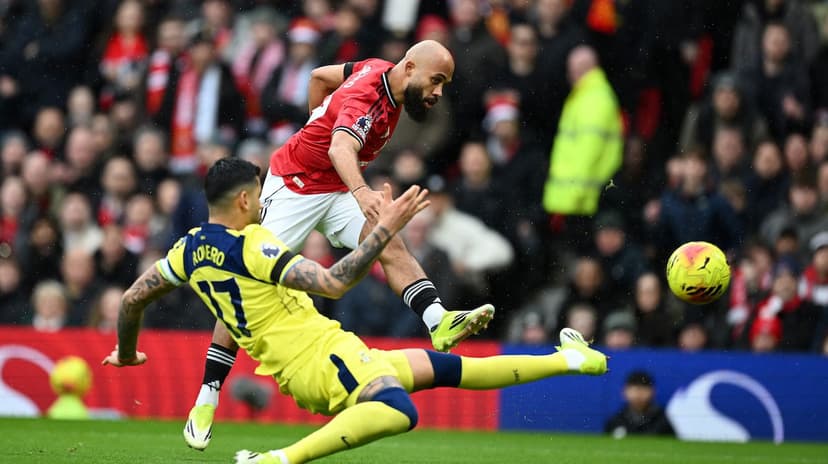 Sam Allardyce Disagrees with Paul Scholes on Cuti Romero to Man United