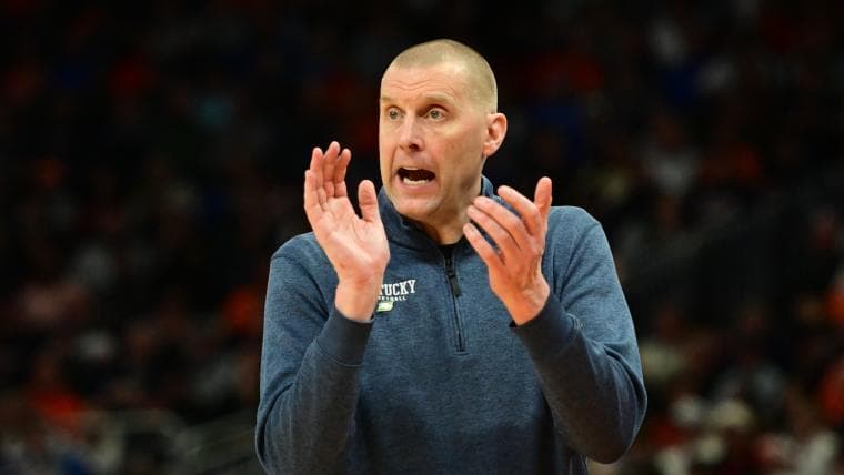 Kentucky had six players on the court during a possession and the SEC officials missed it