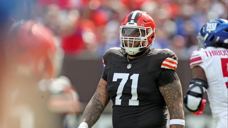 Bears make fascinating addition of ex-Browns OT after one year away from NFL