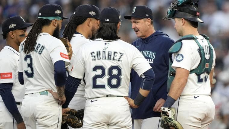 Seattle Mariners Trade Proposal Involves Young Prospects for Gold Glove Winner